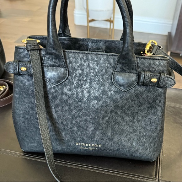 Used Burberry bag. It’s in great condition and 100 percent authentic - Picture 2 of 6